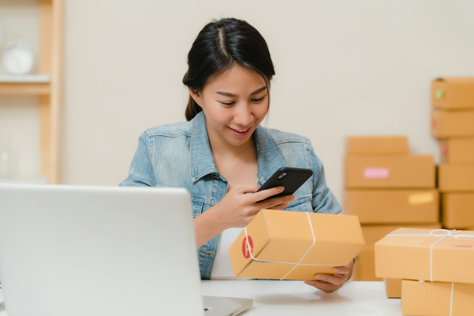 Small brand owner packing and managing online orders